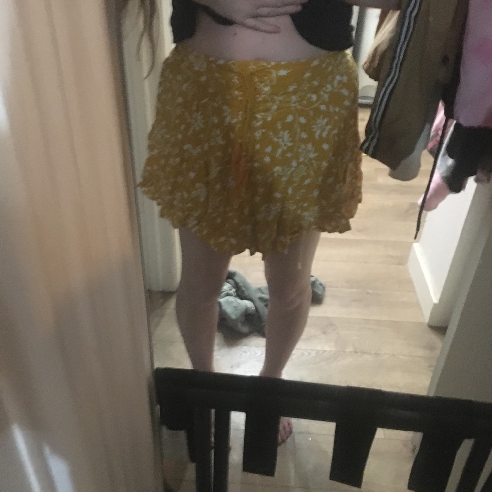 4 for $20/Yellow Floral forever 21 skirt - Picture 7 of 11
